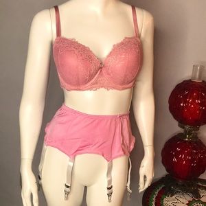Pink bra & garter